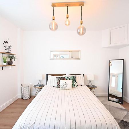 The Teapot Cottage In Town Centre Free Parking ستارتفورد أبون آفون المظهر الخارجي الصورة