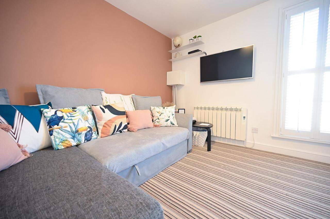 The Teapot Cottage In Town Centre Free Parking ستارتفورد أبون آفون المظهر الخارجي الصورة